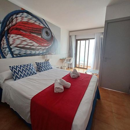 Hostal Cala Ratjada エクステリア 写真
