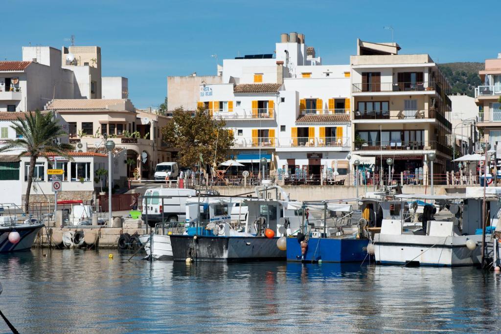 Hostal Cala Ratjada エクステリア 写真