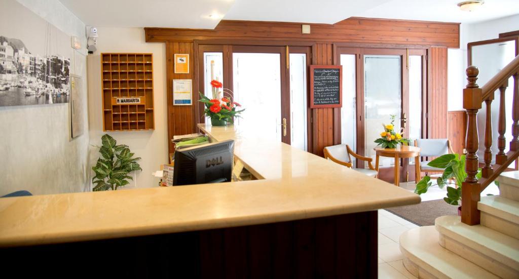 Hostal Cala Ratjada エクステリア 写真