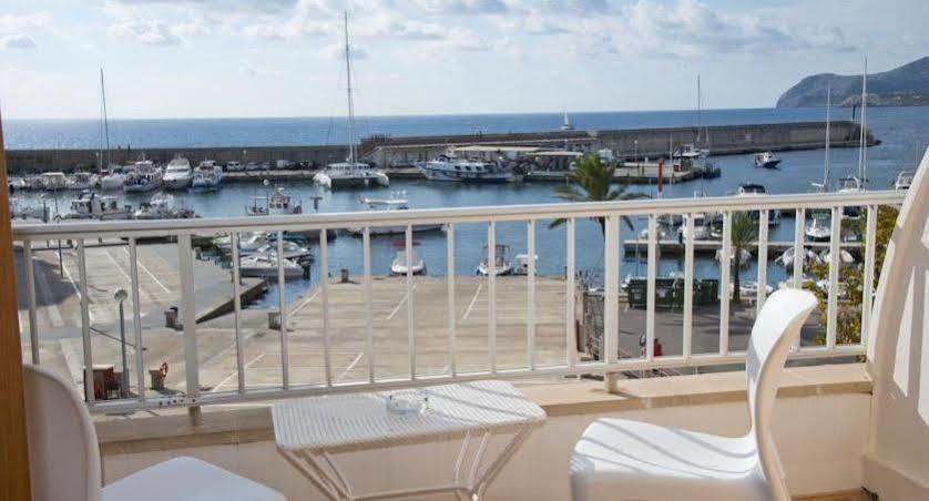 Hostal Cala Ratjada エクステリア 写真