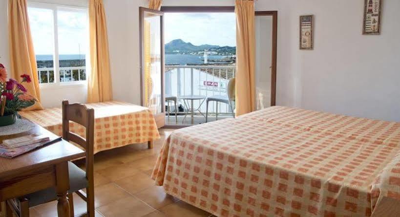 Hostal Cala Ratjada エクステリア 写真