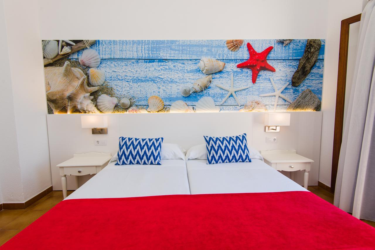 Hostal Cala Ratjada エクステリア 写真