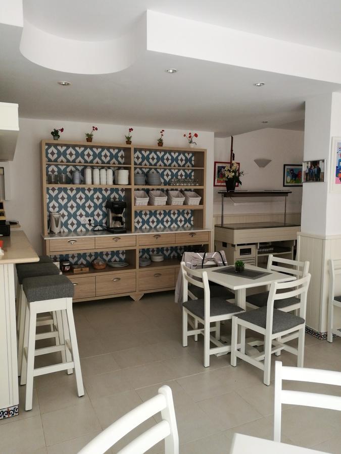 Hostal Cala Ratjada エクステリア 写真