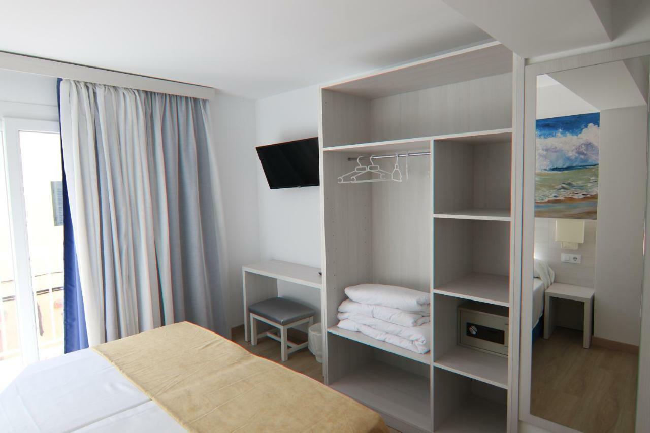 Hostal Cala Ratjada エクステリア 写真