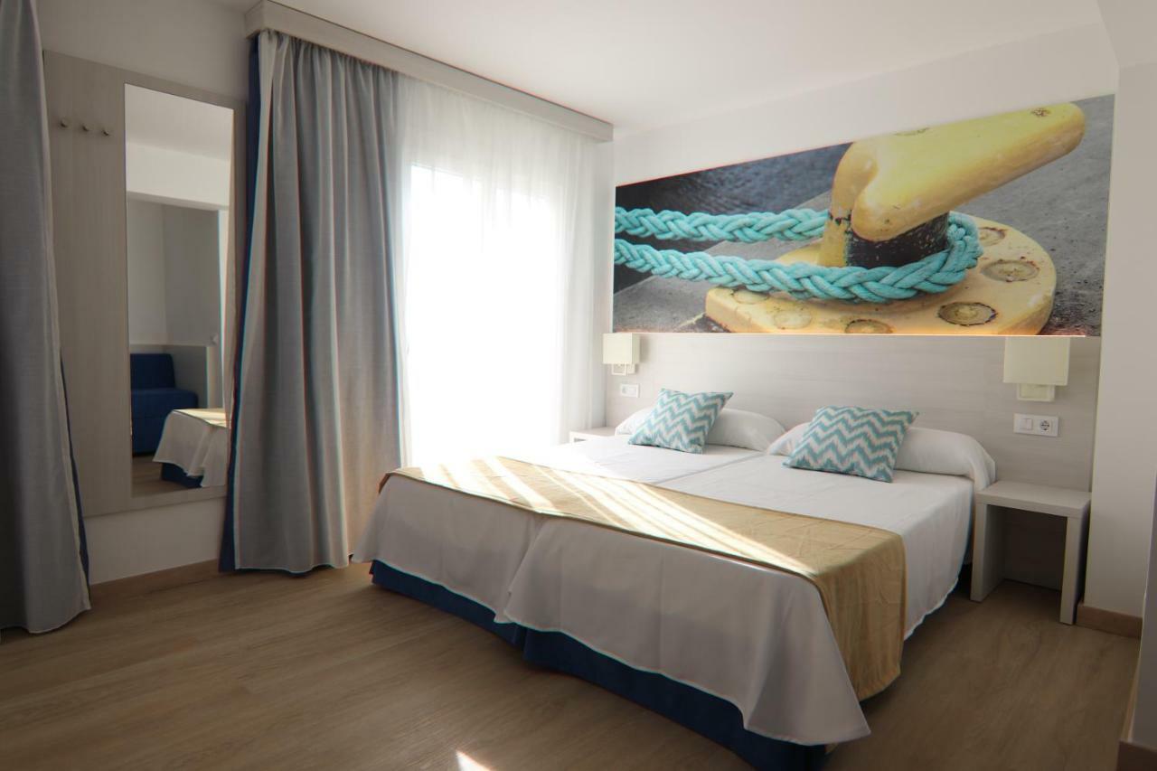 Hostal Cala Ratjada エクステリア 写真