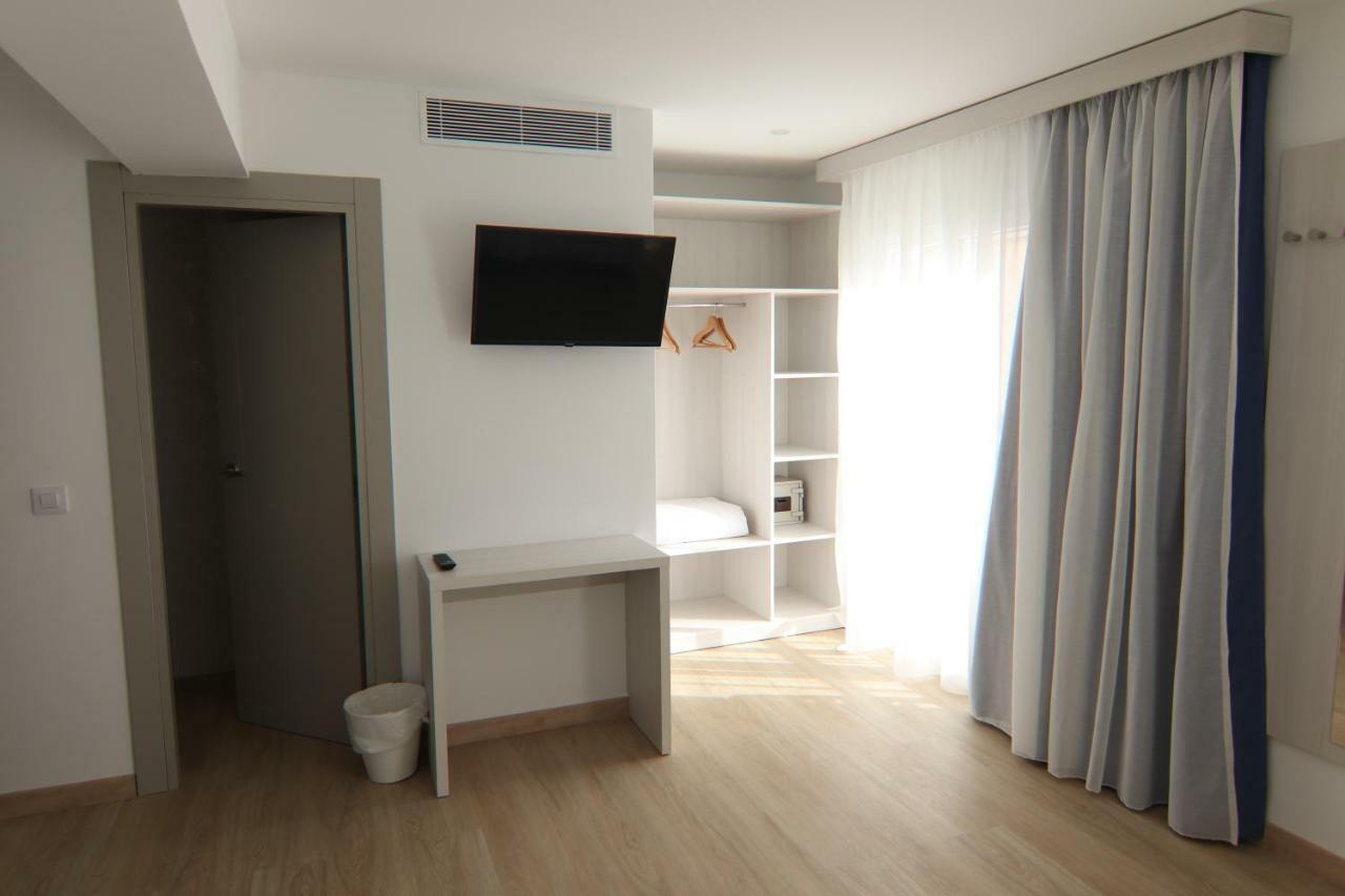 Hostal Cala Ratjada エクステリア 写真