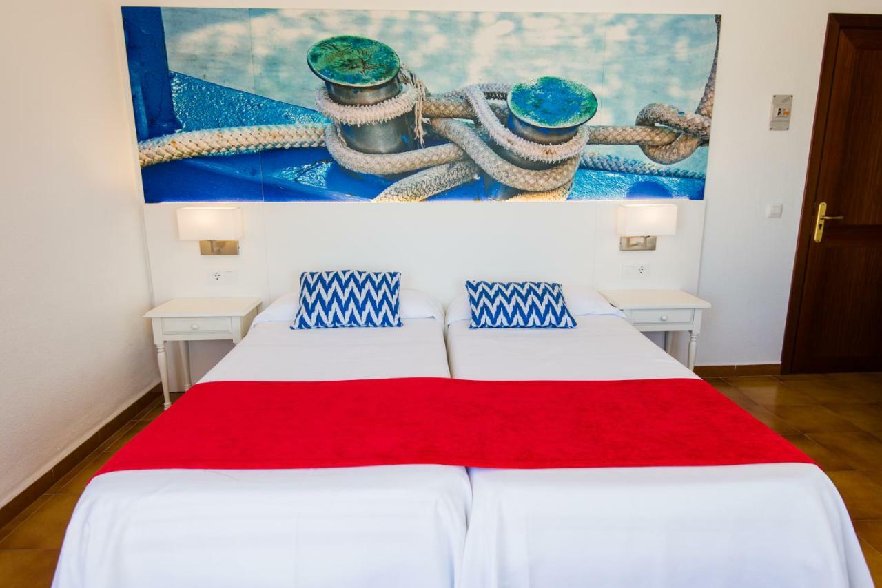 Hostal Cala Ratjada エクステリア 写真